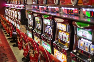 maxwin 4d Blackjack interface on mobile phone showing dealer and player cards